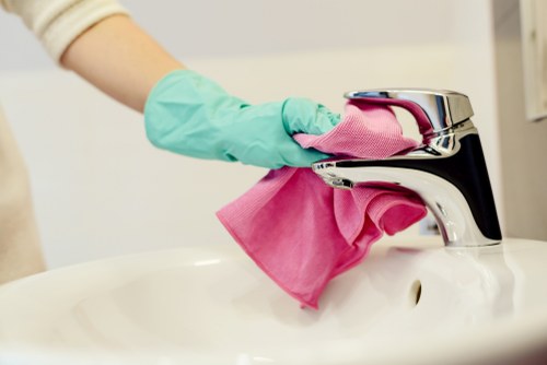 Deep cleaning service in TW10 for kitchens and living spaces